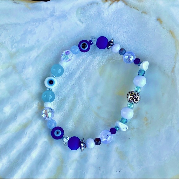 Sea & Sky Blue & White Tones Beaded Bracelet Mixed Beads Silver Evil Eye Howlite - Picture 3 of 4